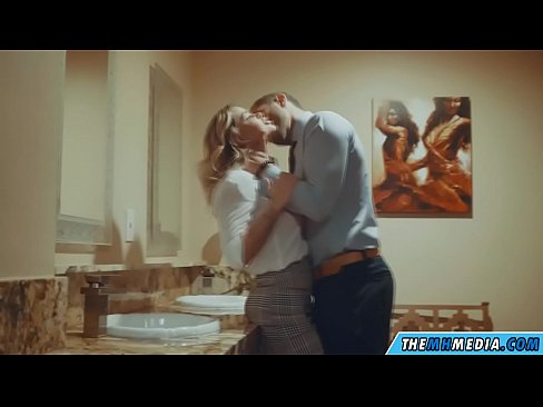 ❤️ Ko'krakli sarg'ish sizni jamoat hojatxonasida yo'ldan ozdirganda ❤️ Anal pornoda pornoda uz.makesexnotwar.ru ️❤